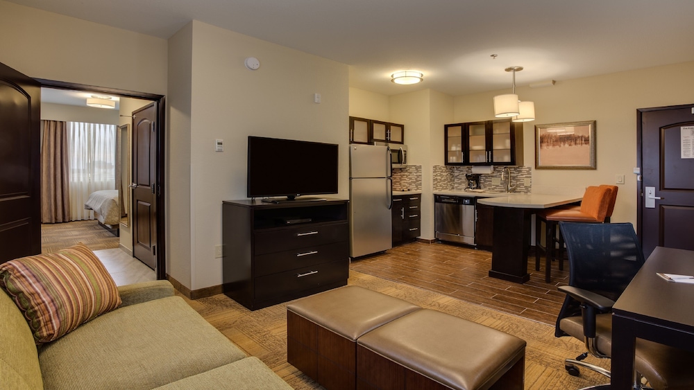 Staybridge Suites Johnson City 23/38