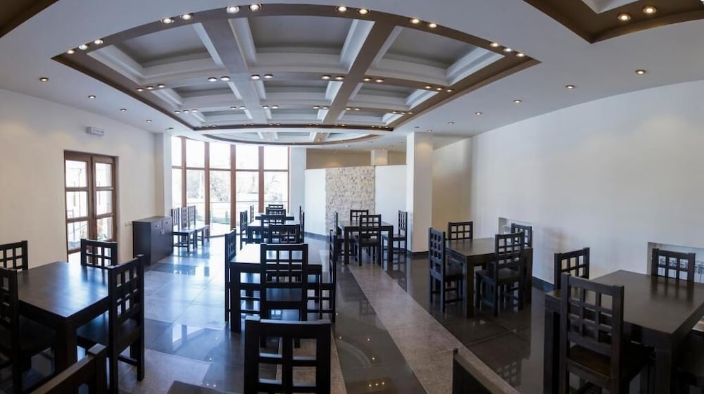 Grand Hills Hotel 30/50
