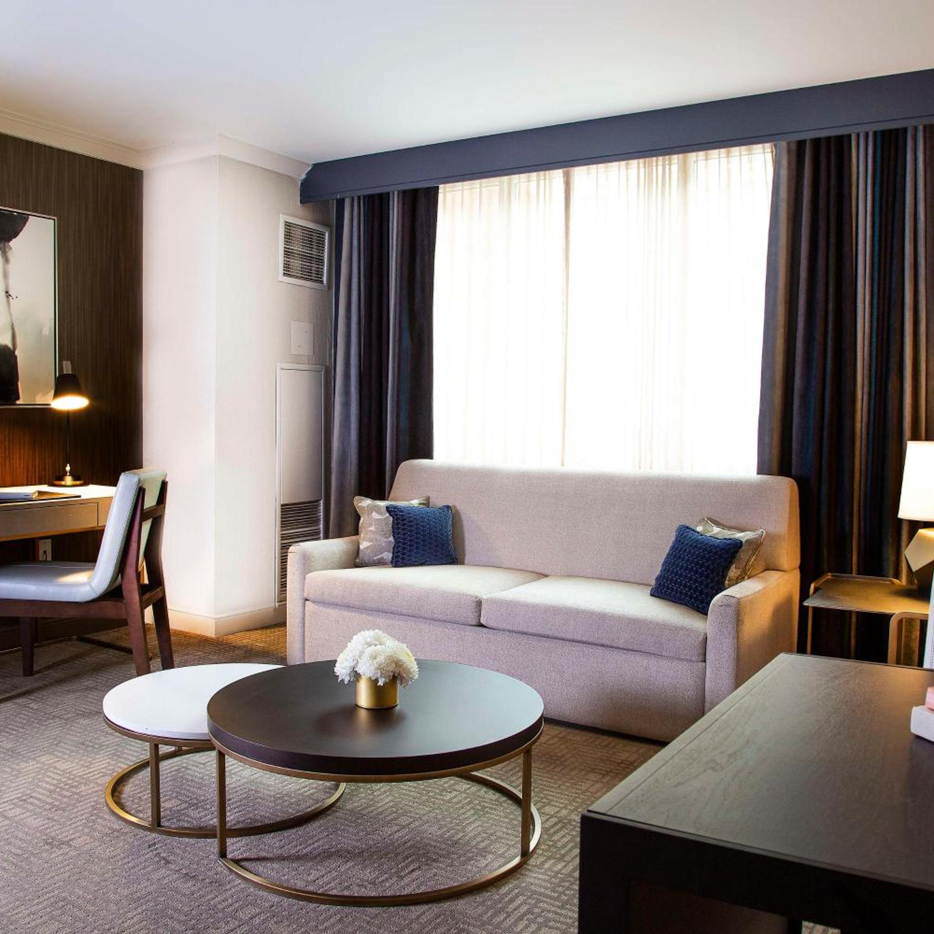 EXECUTIVE, SUITE, KING BED