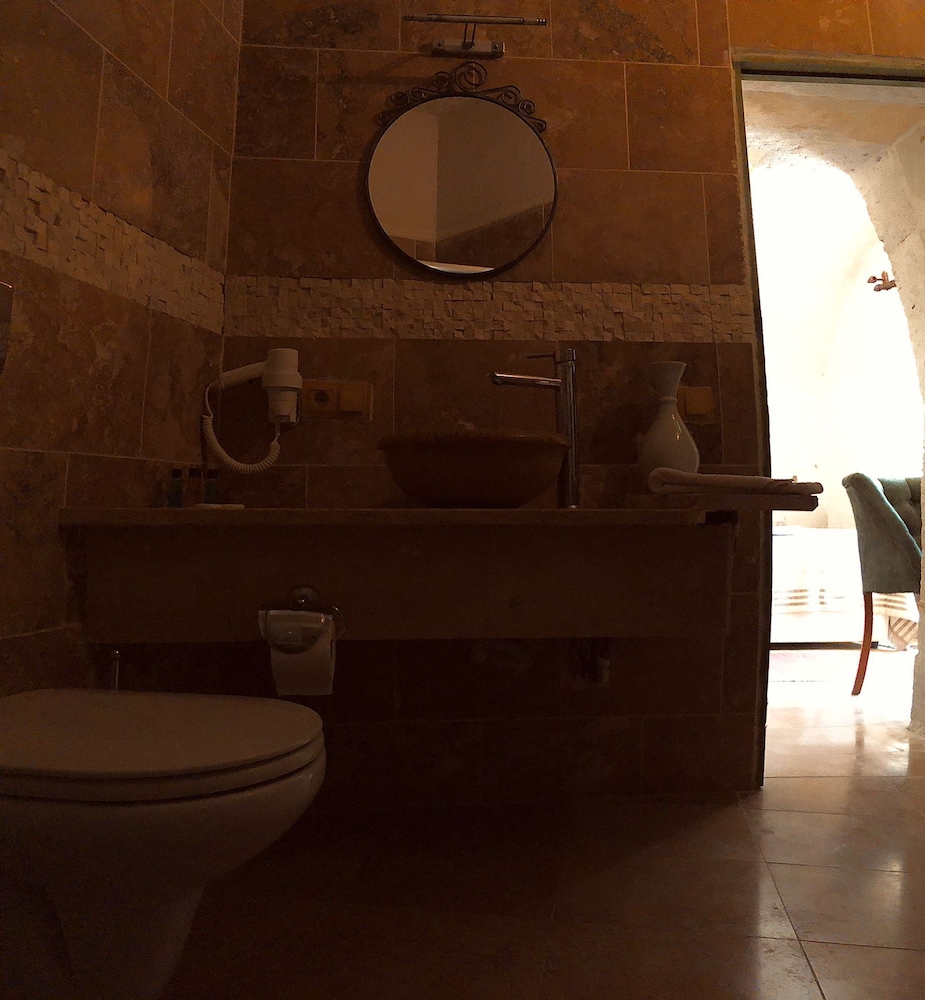 Sinasos Palace Cave Hotel 47/48