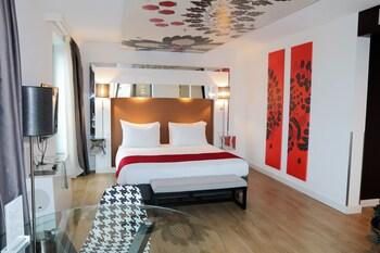 DELUXE, SUITE, KING BED
