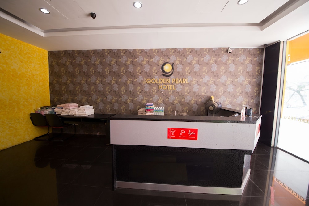 Golden Pearl Hotel 8/45