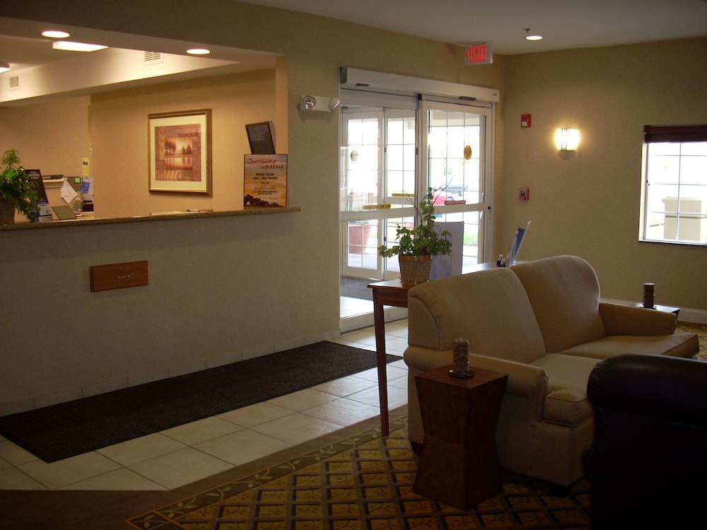 Candlewood Suites Windsor Locks Bradley Arpt 33/56