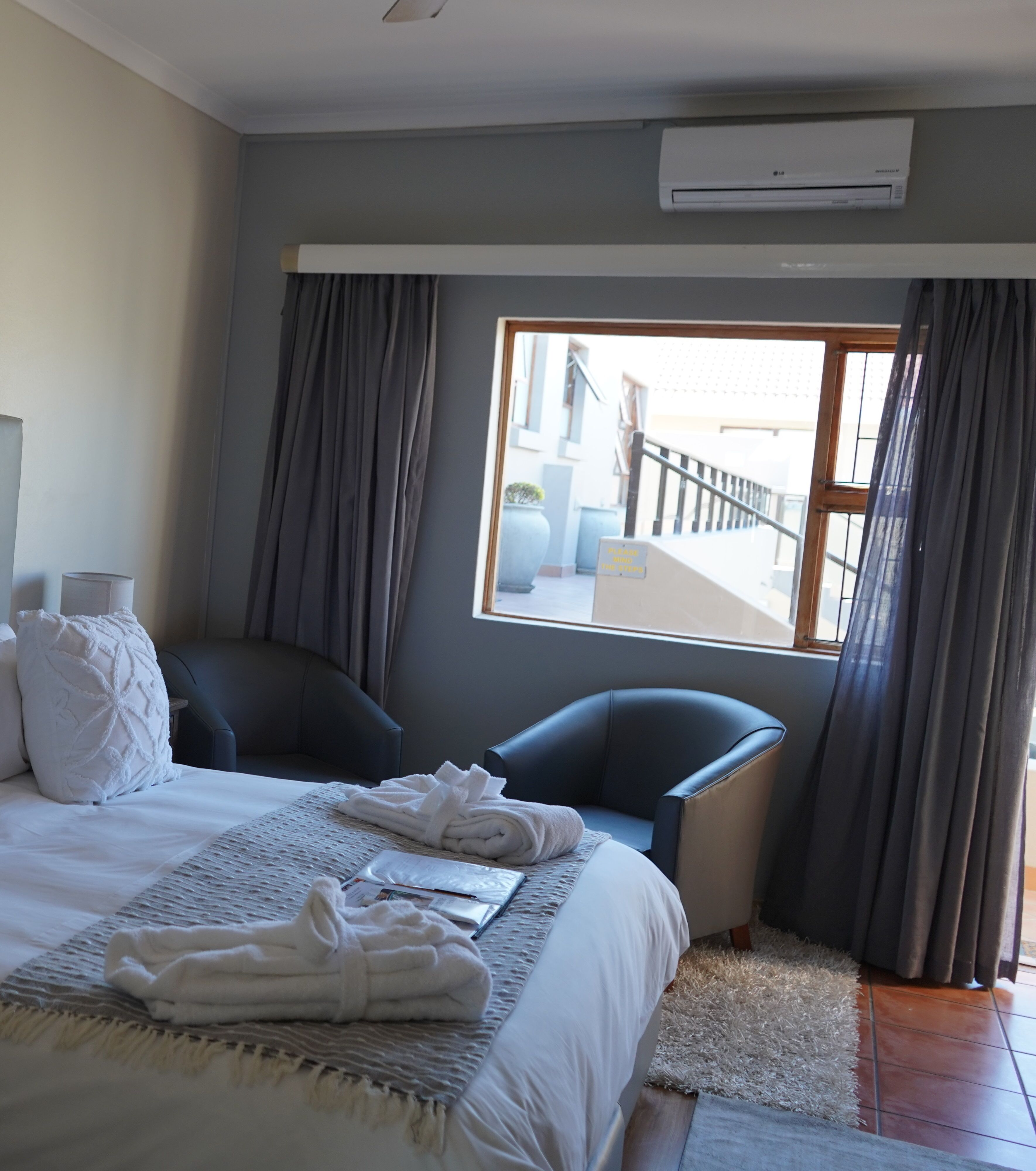 Bay Lodge on the Beach 5/50