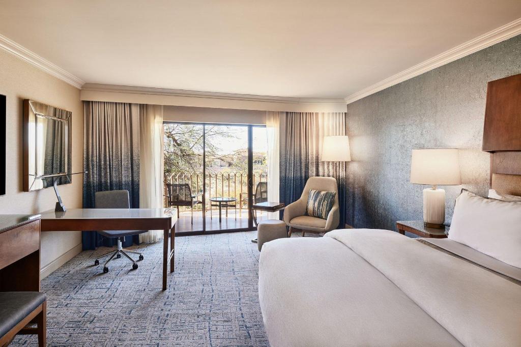 Guest Room, Deluxe, King Bed, Golf Course View