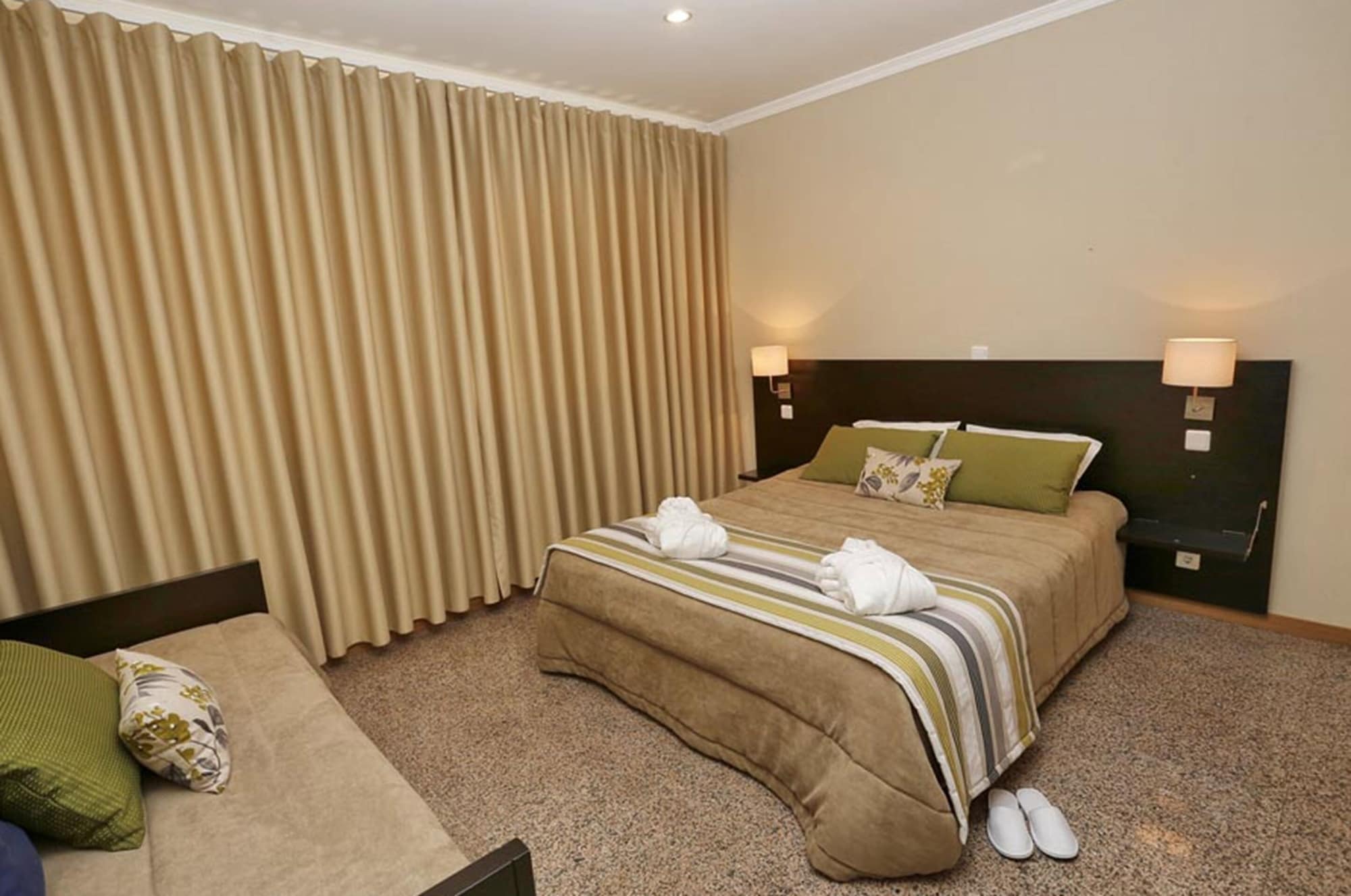 SENIOR, STUDIO, DOUBLE BED