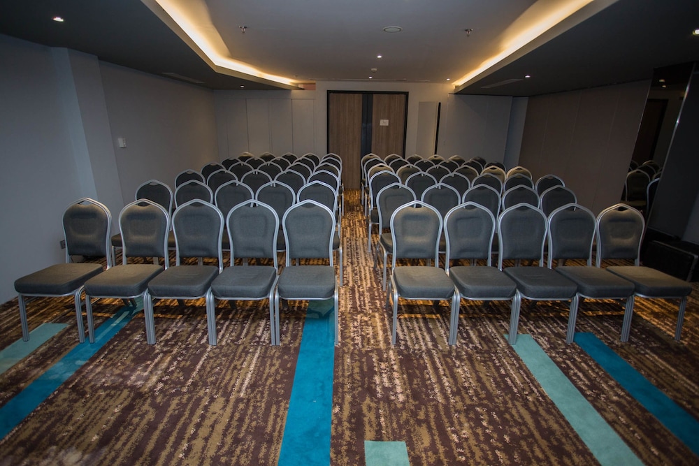 Ibis Styles Batam Nagoya 57/68