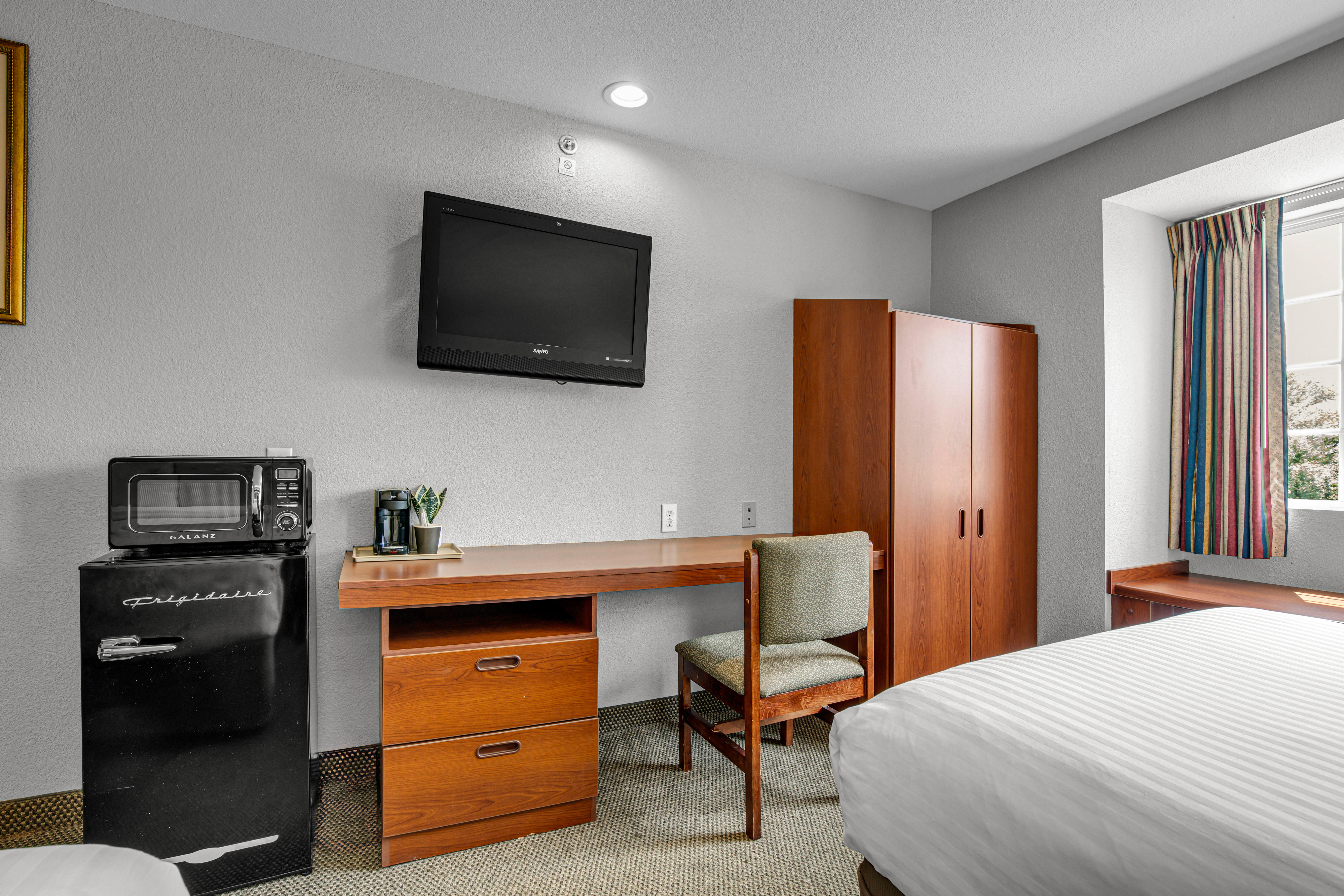 Room, 2 Queen Beds, The Block Hotel 5/9