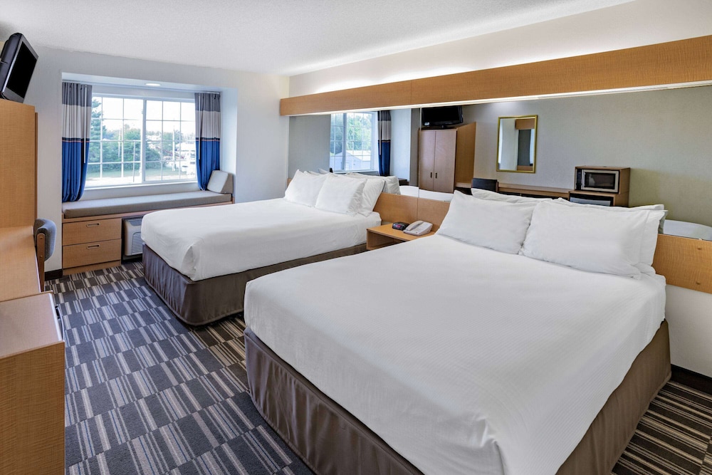 Microtel Inn & Suites by Wyndham Plattsburgh 12/41