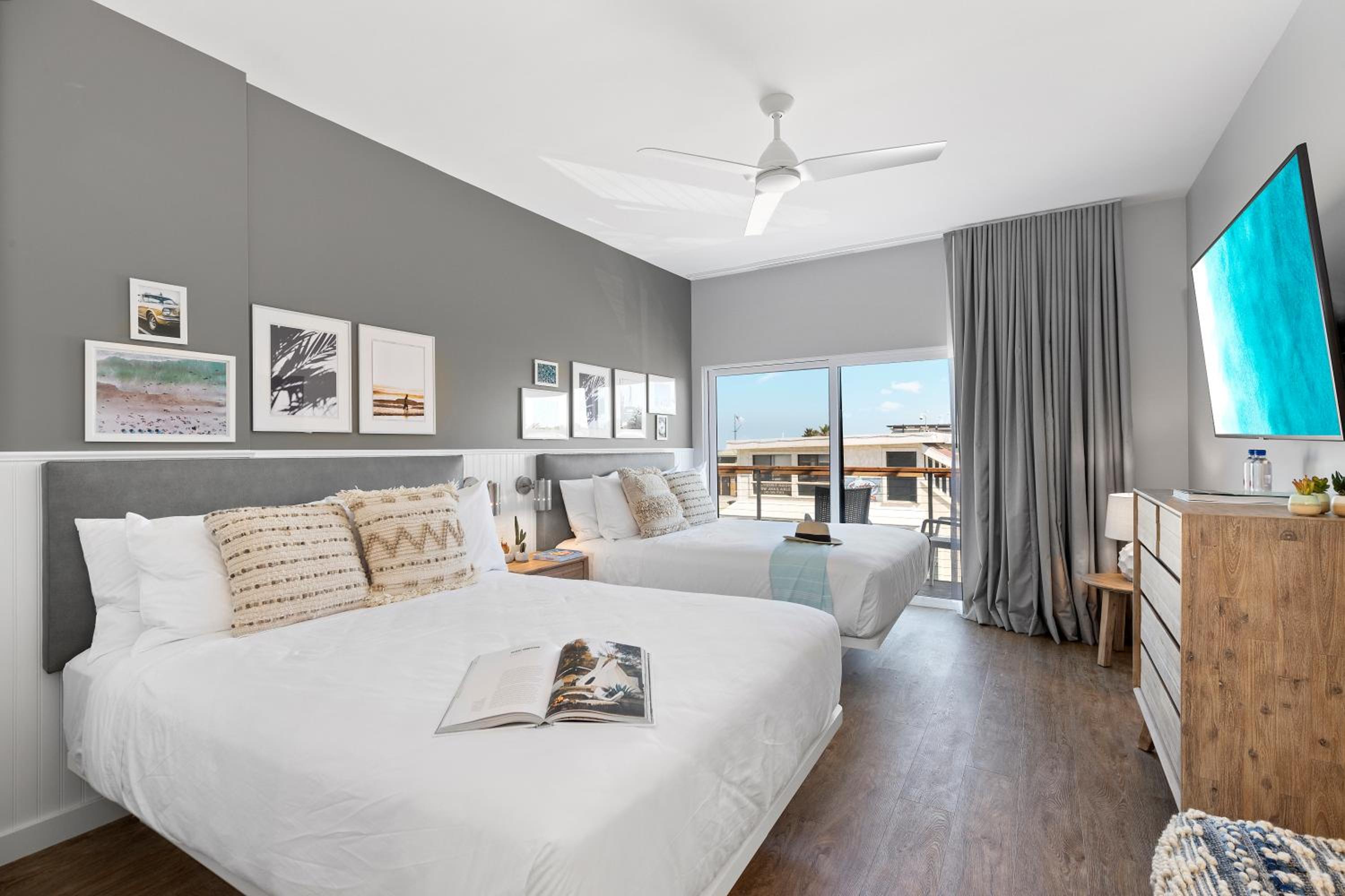 Room, Quadruple, Partial Ocean View, Side Ocean View, Balcony
