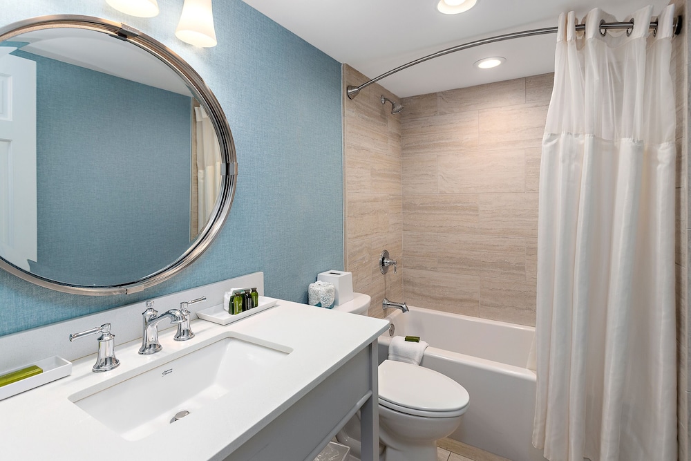 Premium, 2 Queen Beds, Ocean Front, Balcony 2/2