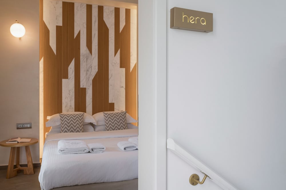 Consolato Boutique Suites 61/94