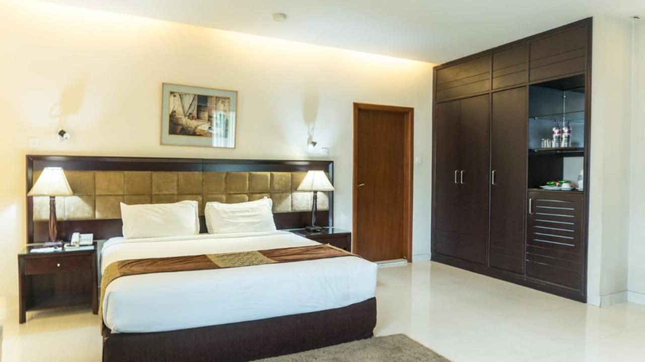 The Avenue Hotel and Suites 6/31