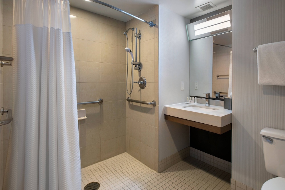 Courtyard By Marriott Newburgh Stewart Airport 9/41