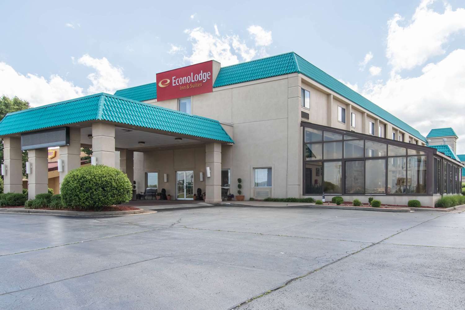 Econo Lodge Inn and Suites Joplin MO 3/42