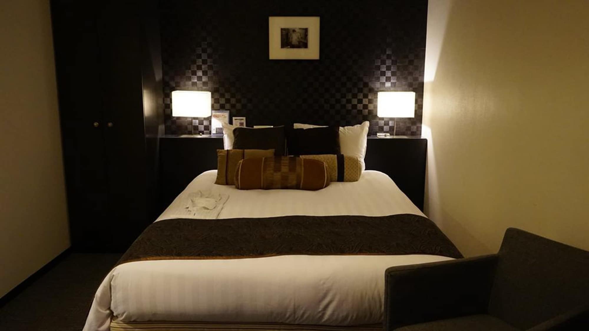 ROOM, DOUBLE BED, SMOKING