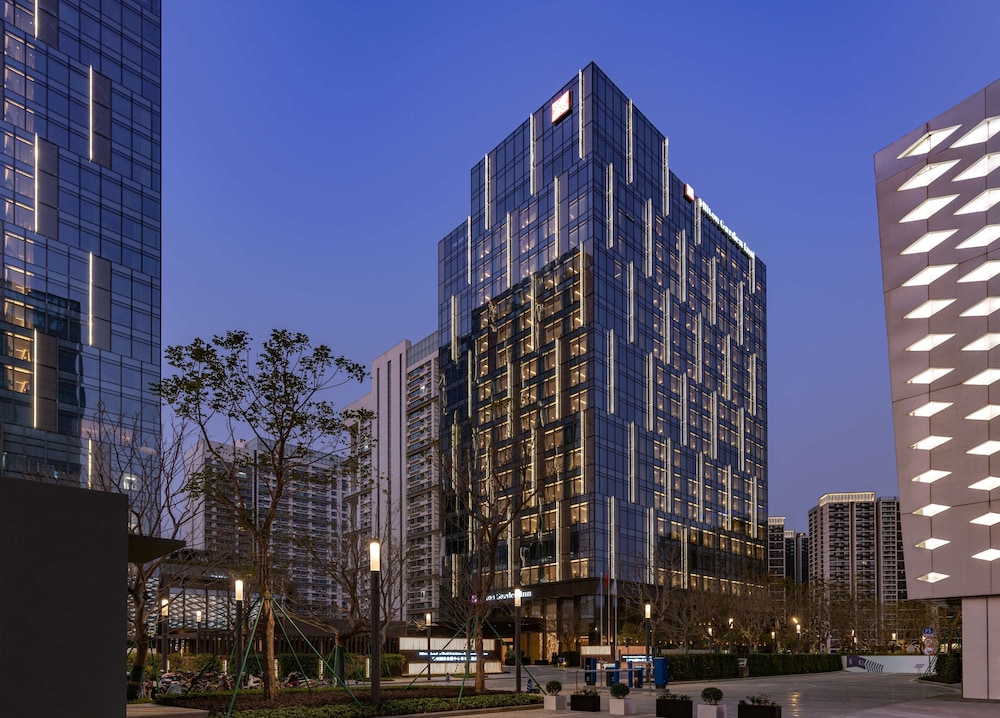 Hilton Garden Inn Shenzhen World Exhibition & Convention Center 24/48