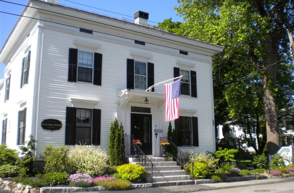 Benjamin F Packard House Bed and Breakfast 2/47