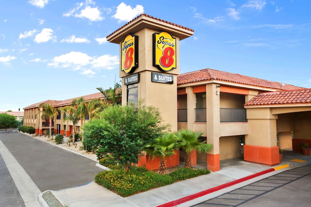 Super 8 By Wyndham Indio 1/28