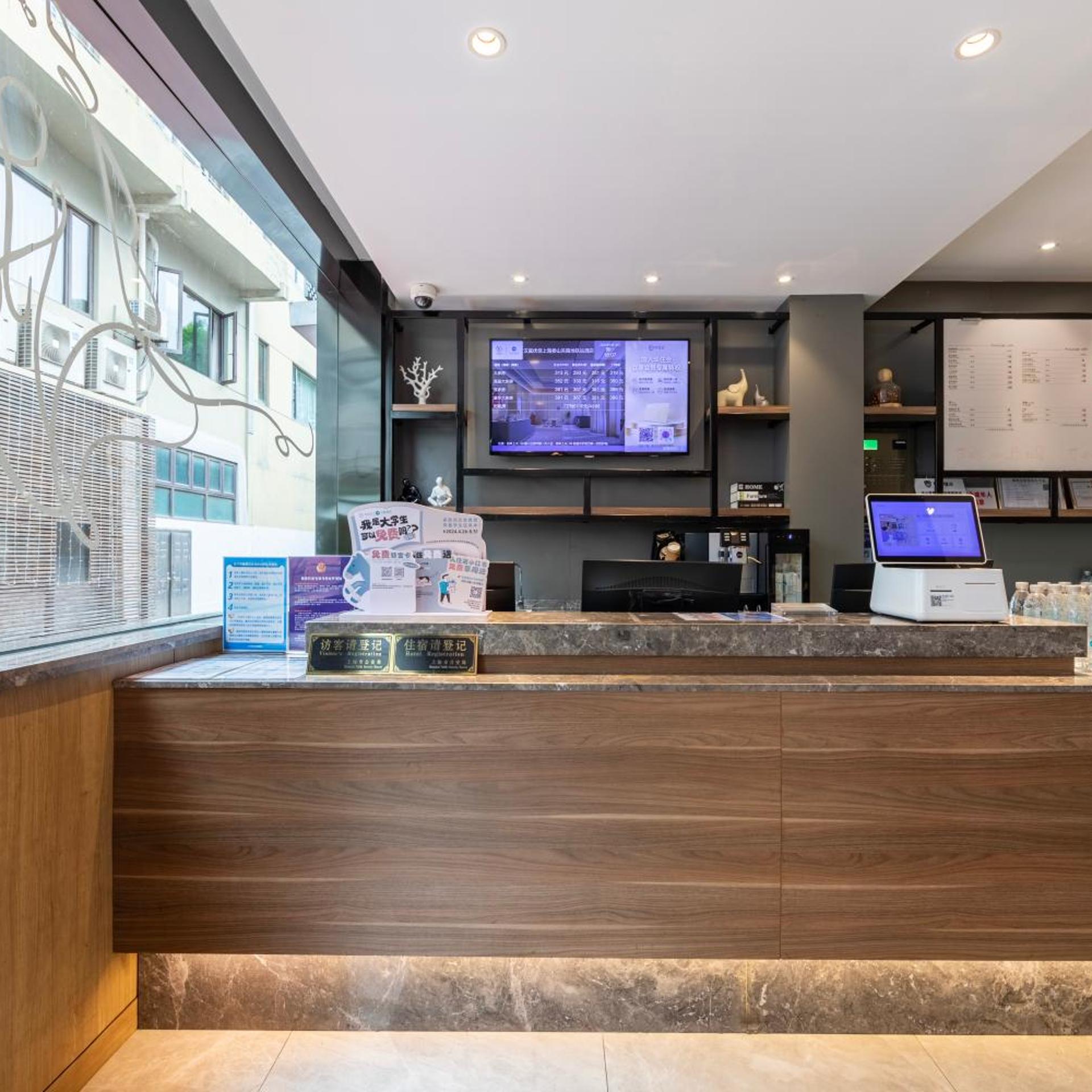 HanTing Premium Hotel (Shanghai Loushanguan Road Subway Station) 4/50