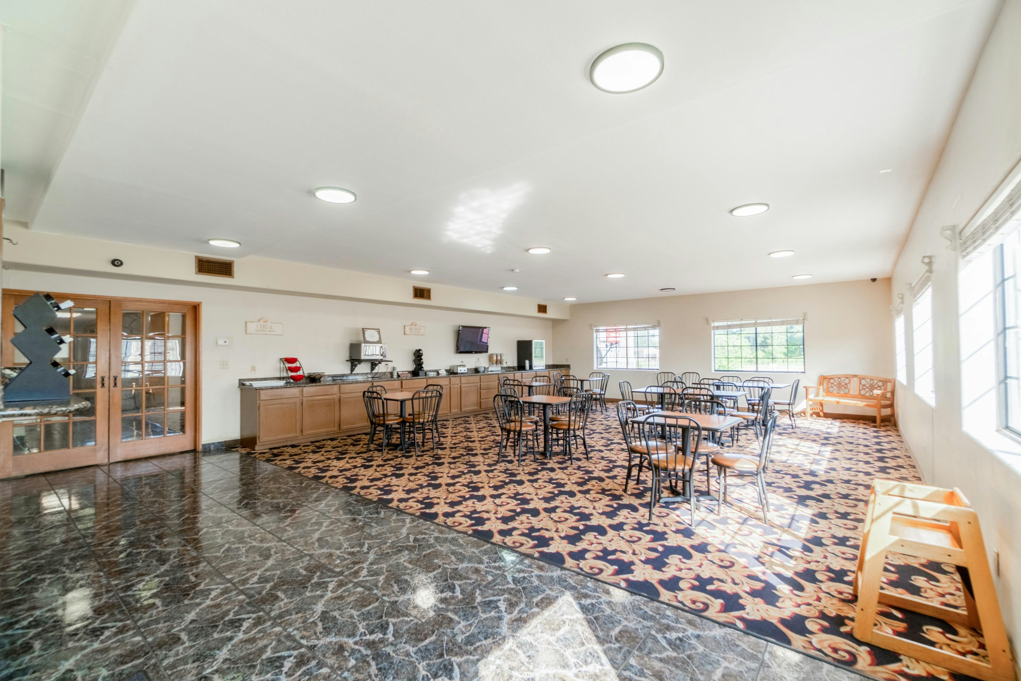 Days Inn & Suites by Wyndham Beeville 7/42