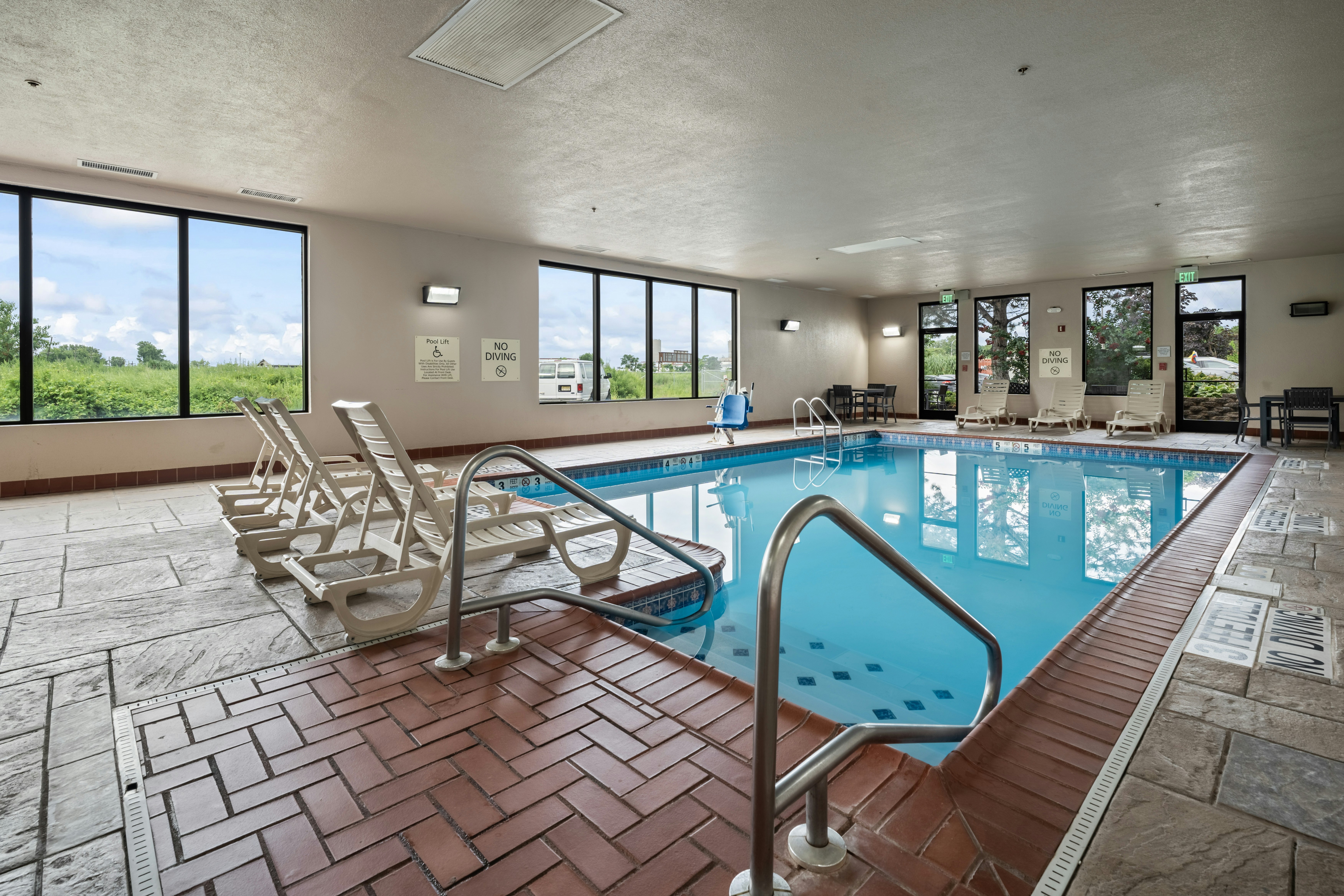 Hampton Inn Ridgefield Park 24/48