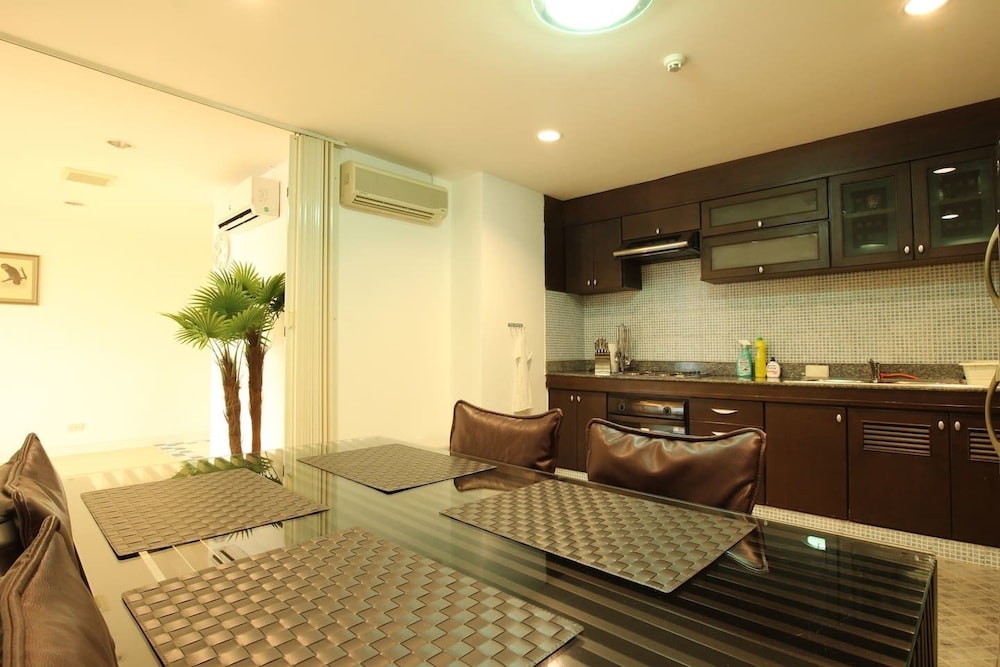 Serena Sathorn Suites 26/44