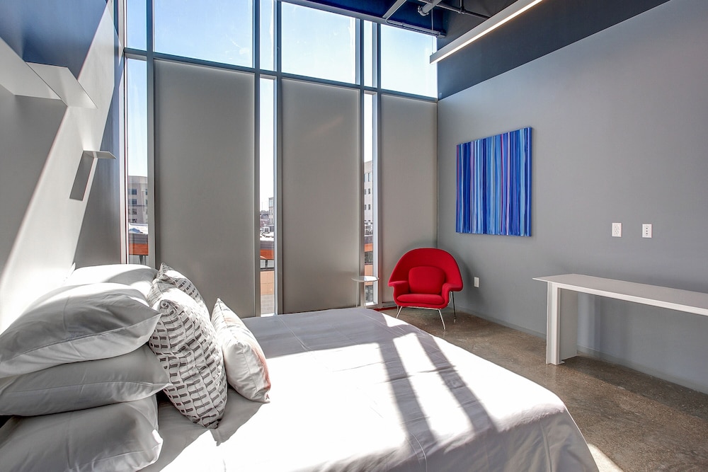 Hotel Revel 10/48