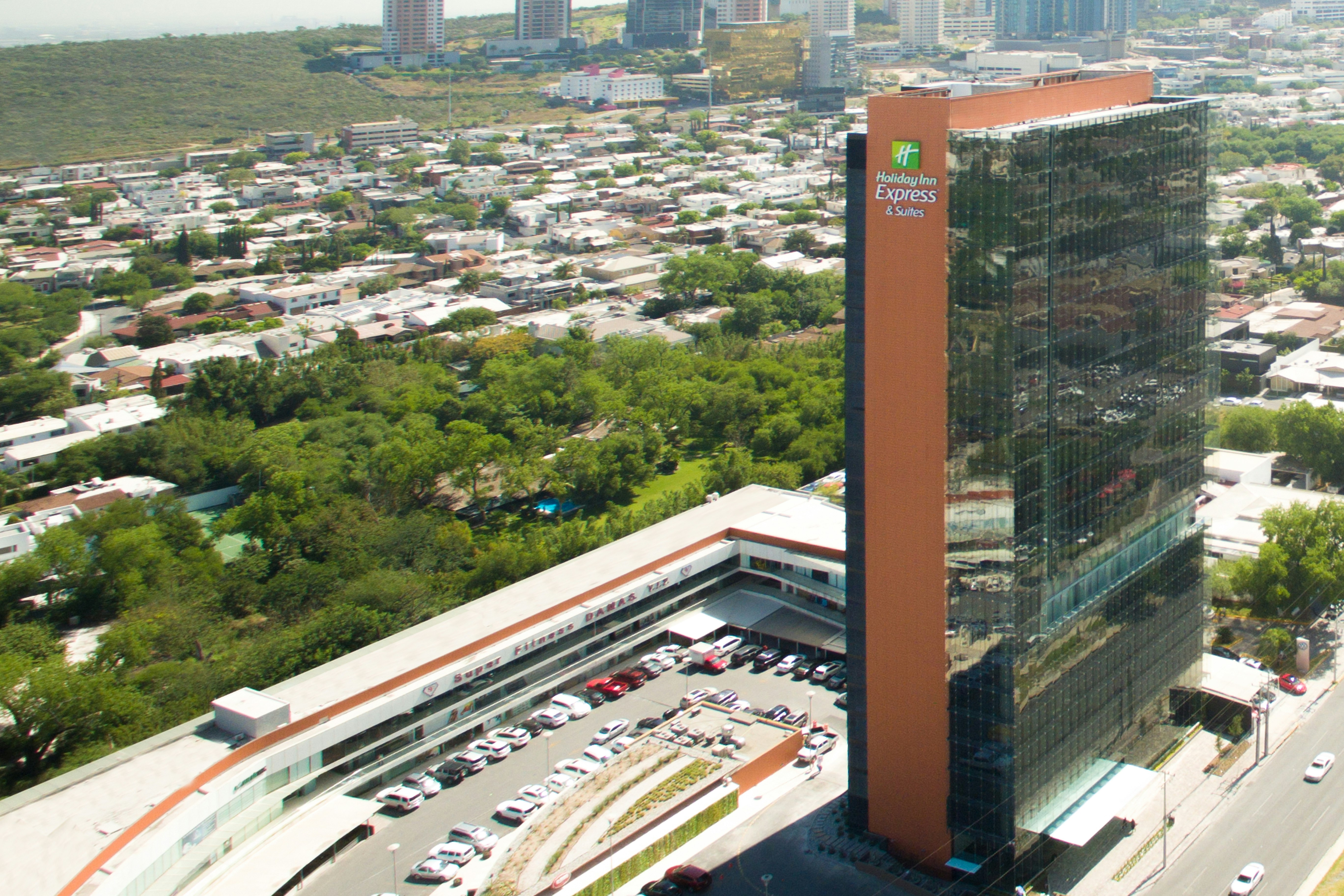 Holiday Inn Express Suites Monterrey Valle 71/74
