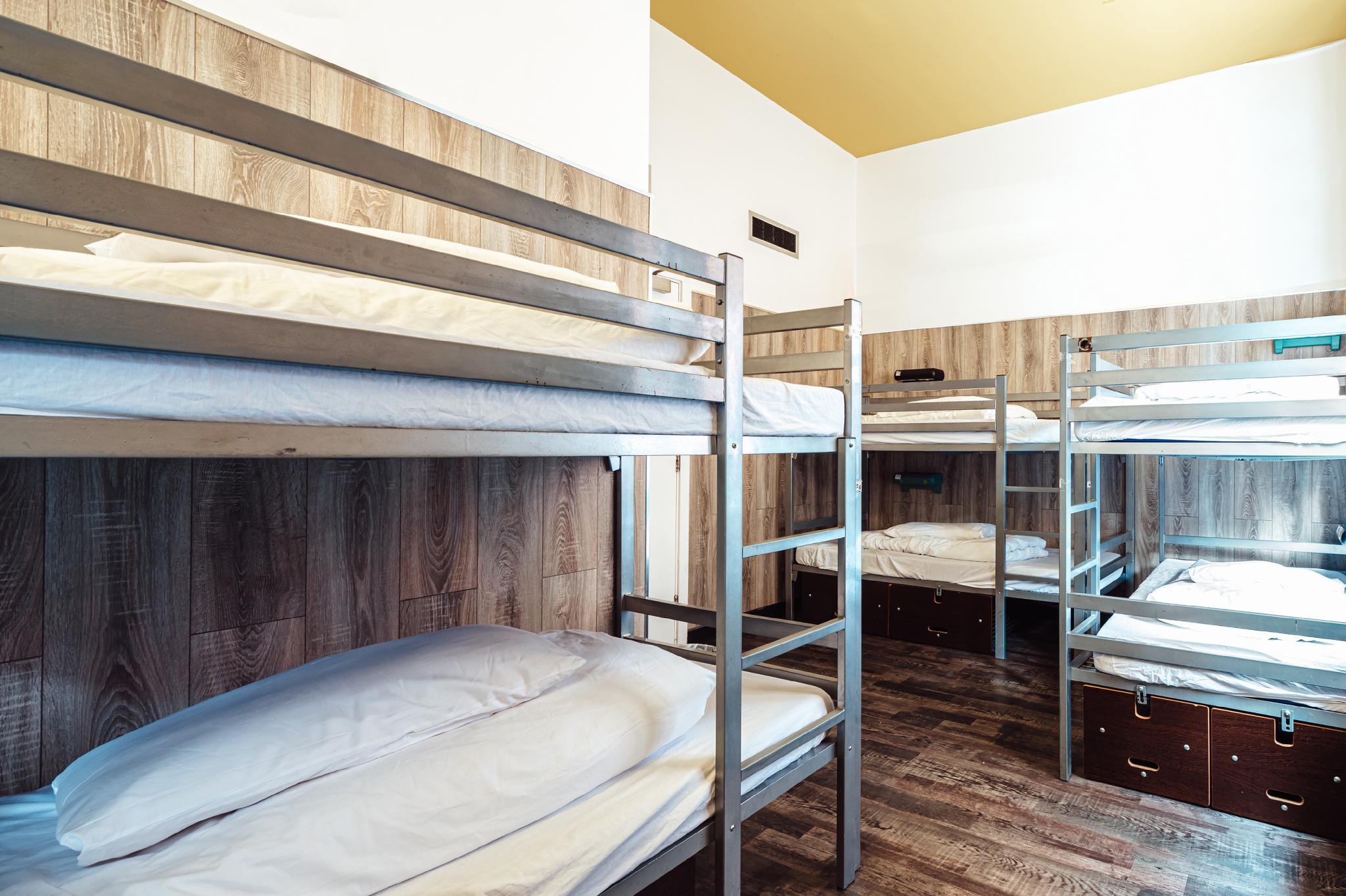 MIXED DORM, 10 BEDS