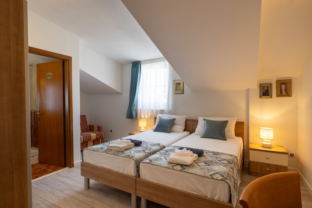 Hotel Villa Fontana 5/50