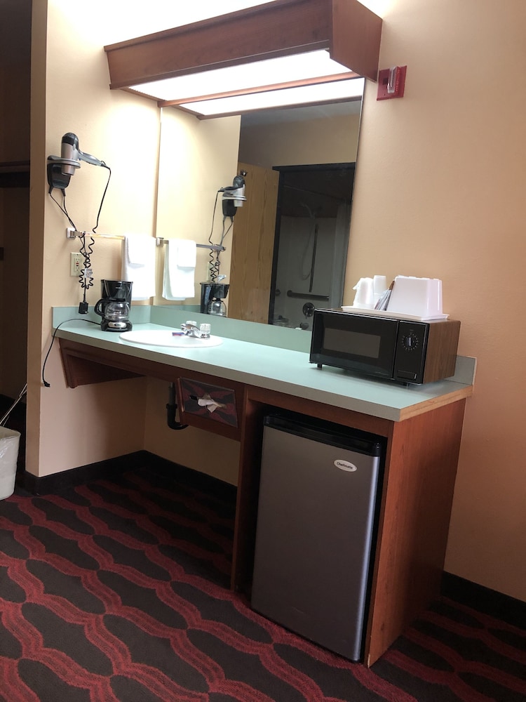 Americas Best Value Inn & Suites Forest Grove Hillsboro 34/34