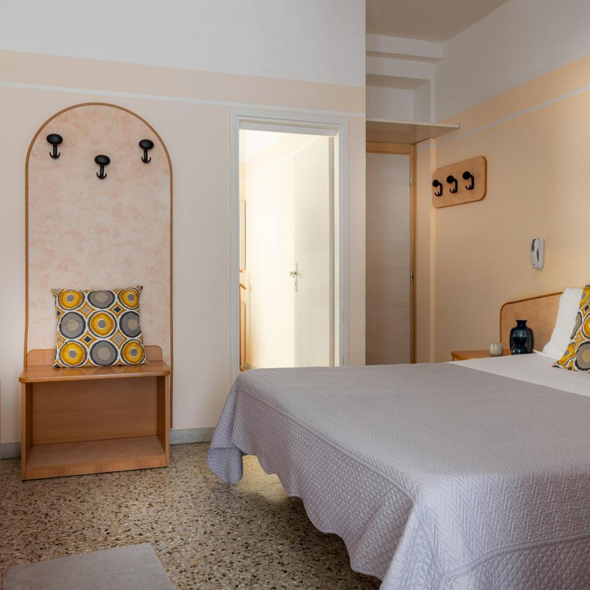 Room, Double or Twin Bed, Lateral Side Sea View