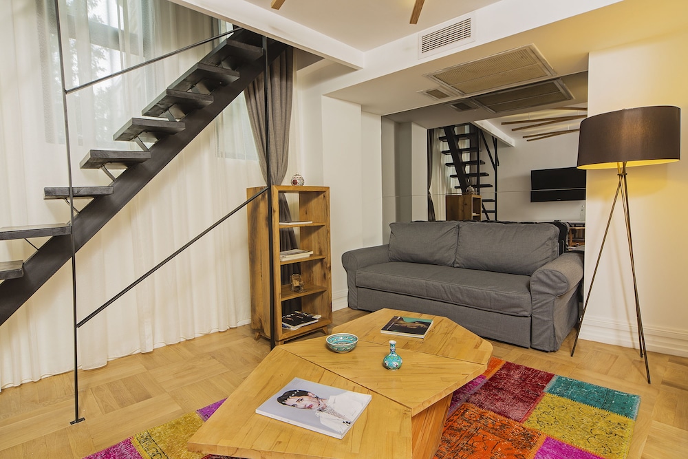 Khai Hotel Karakoy 51/60