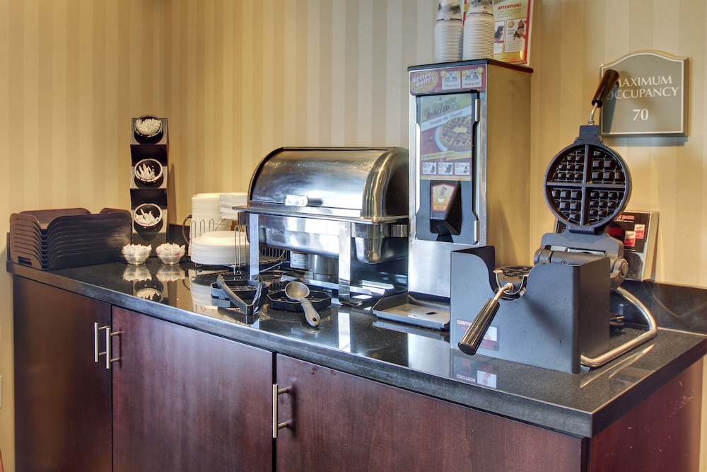 Cobblestone Inn & Suites - Carrington 53/67