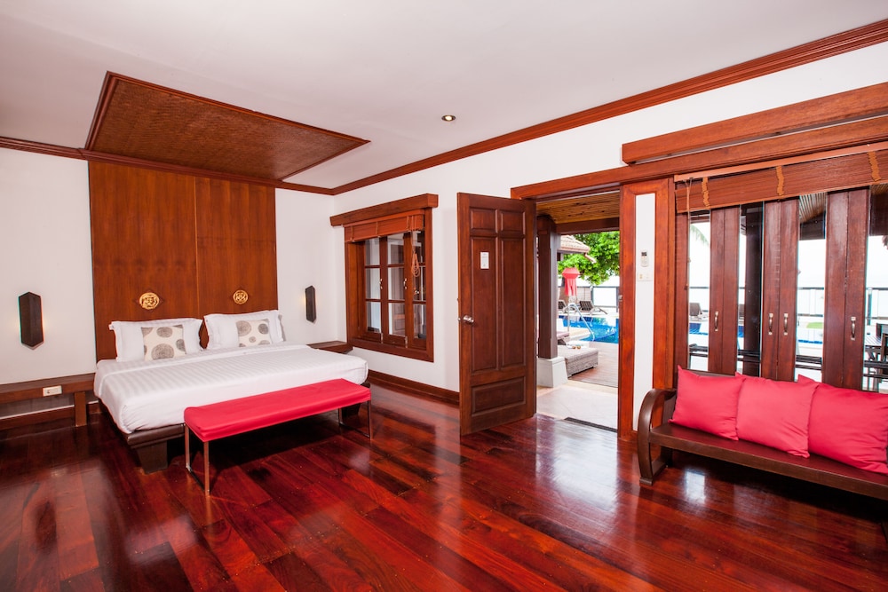 Pao Jin Poon Beach Front Villa 19/56