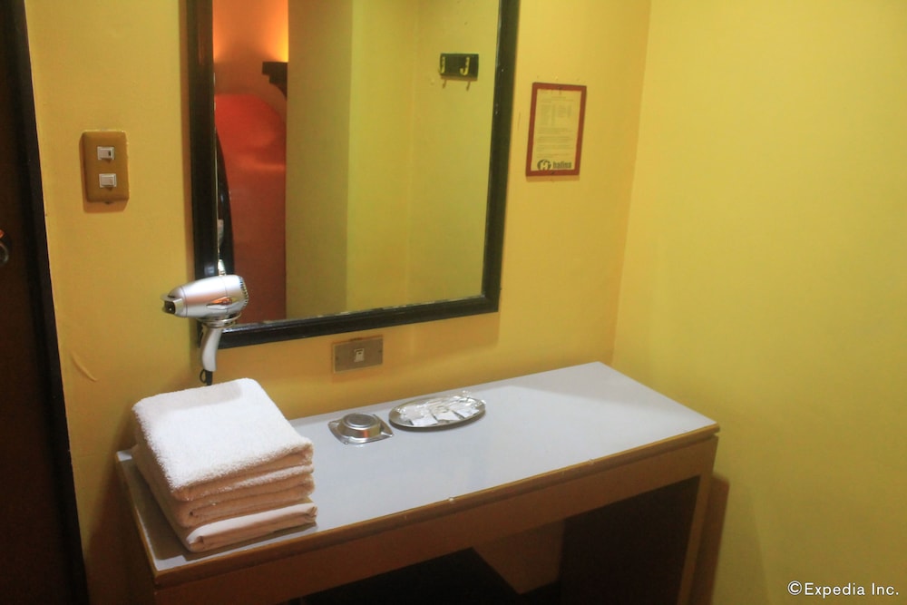 Halina Drive Inn Hotels - Sta Mesa 15/15