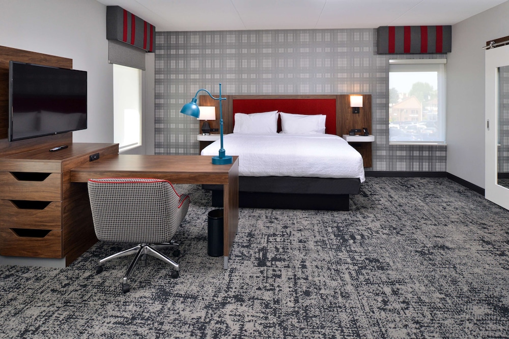 استوديو بسرير كينج، Hampton Inn & Suites Greensboro Downtown 2/4
