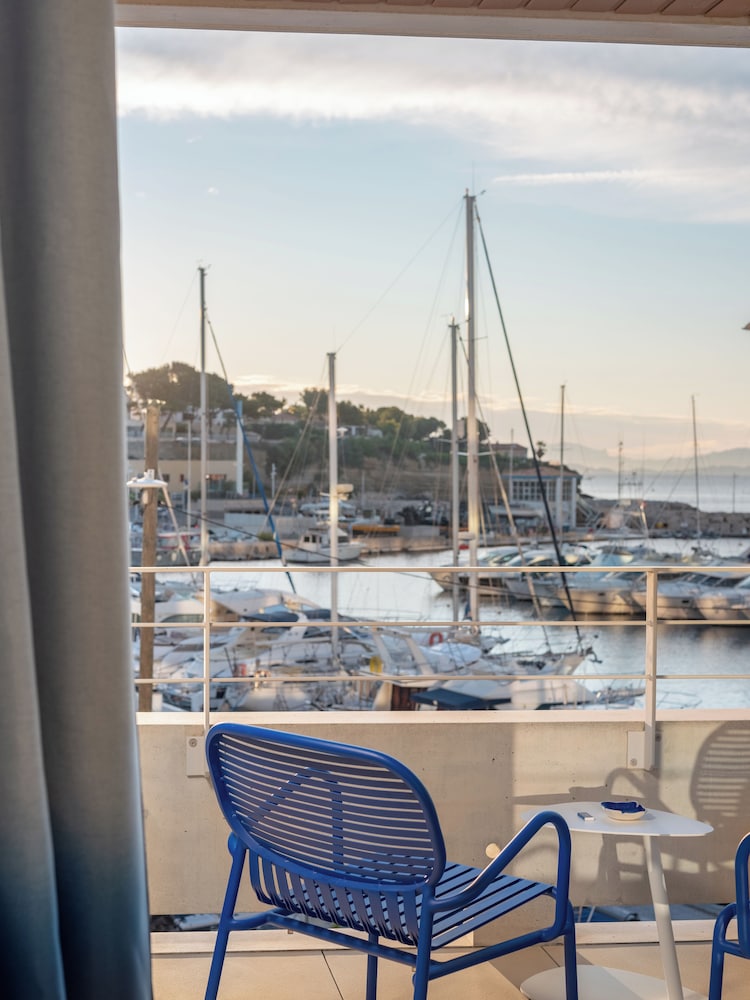 Bleu Hotel & Spa by Germain Collection 65/70