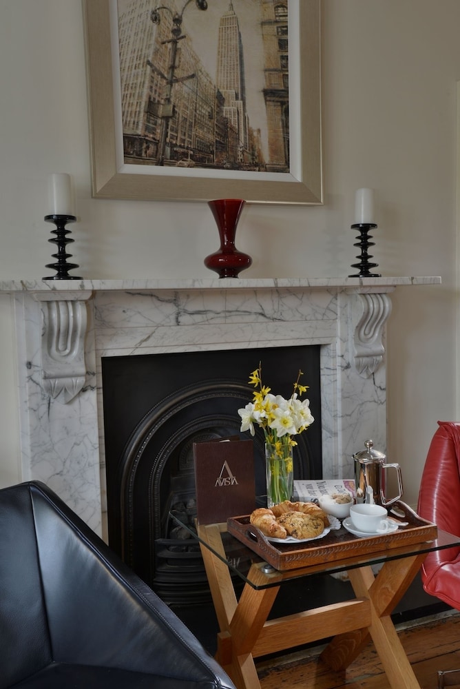 Taunton House Hotel 41/51