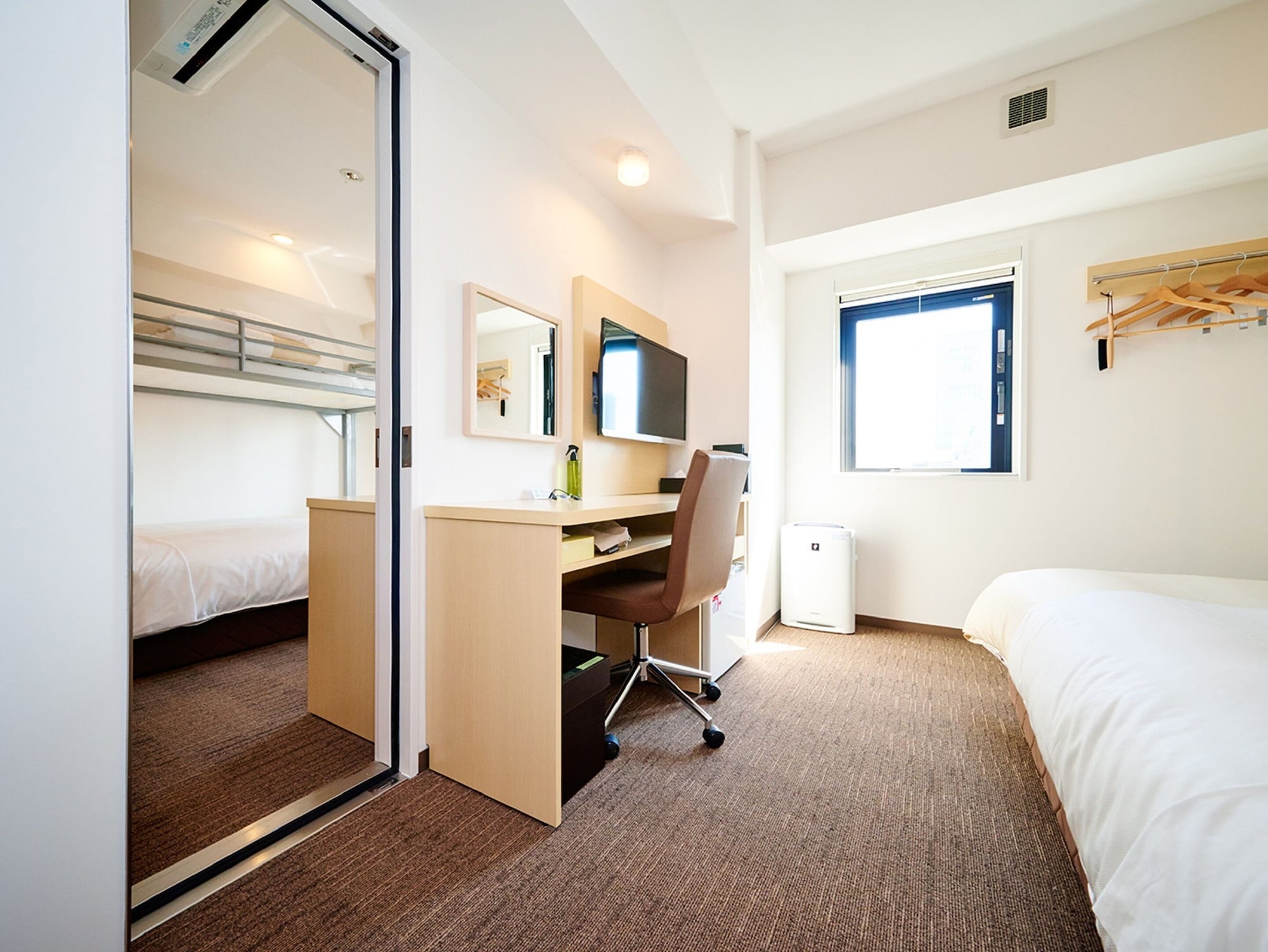Connecting, Upper, 2 Double and Twin Beds, 2 Bunk Beds