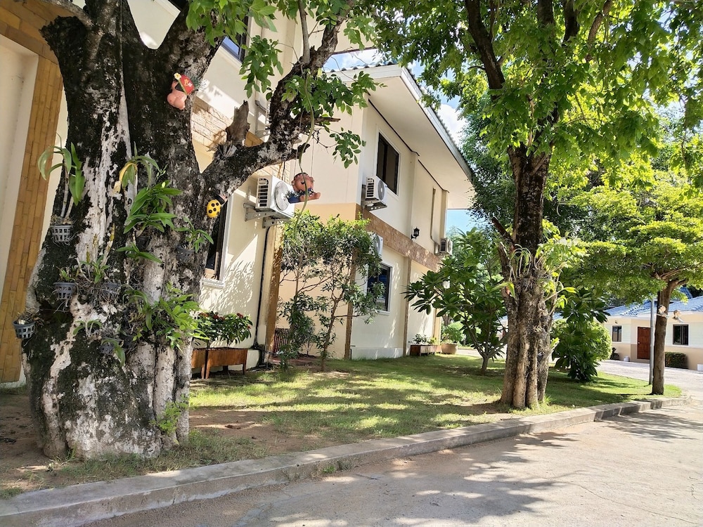 Fahproundfon Hotel 31/32