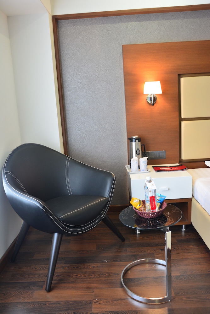 PLATINUM RESIDENCY HOTEL 25/28