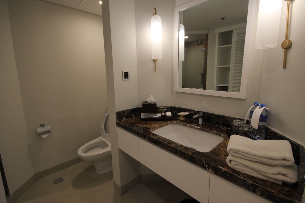 SHL Hotel and Resort 37/77