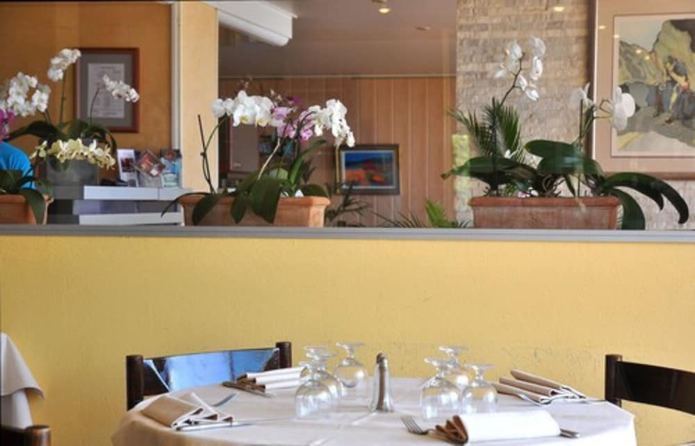Sun Beach Hotel 32/50