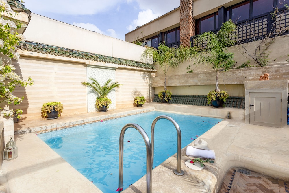 Riad Hasna Espi 69/72