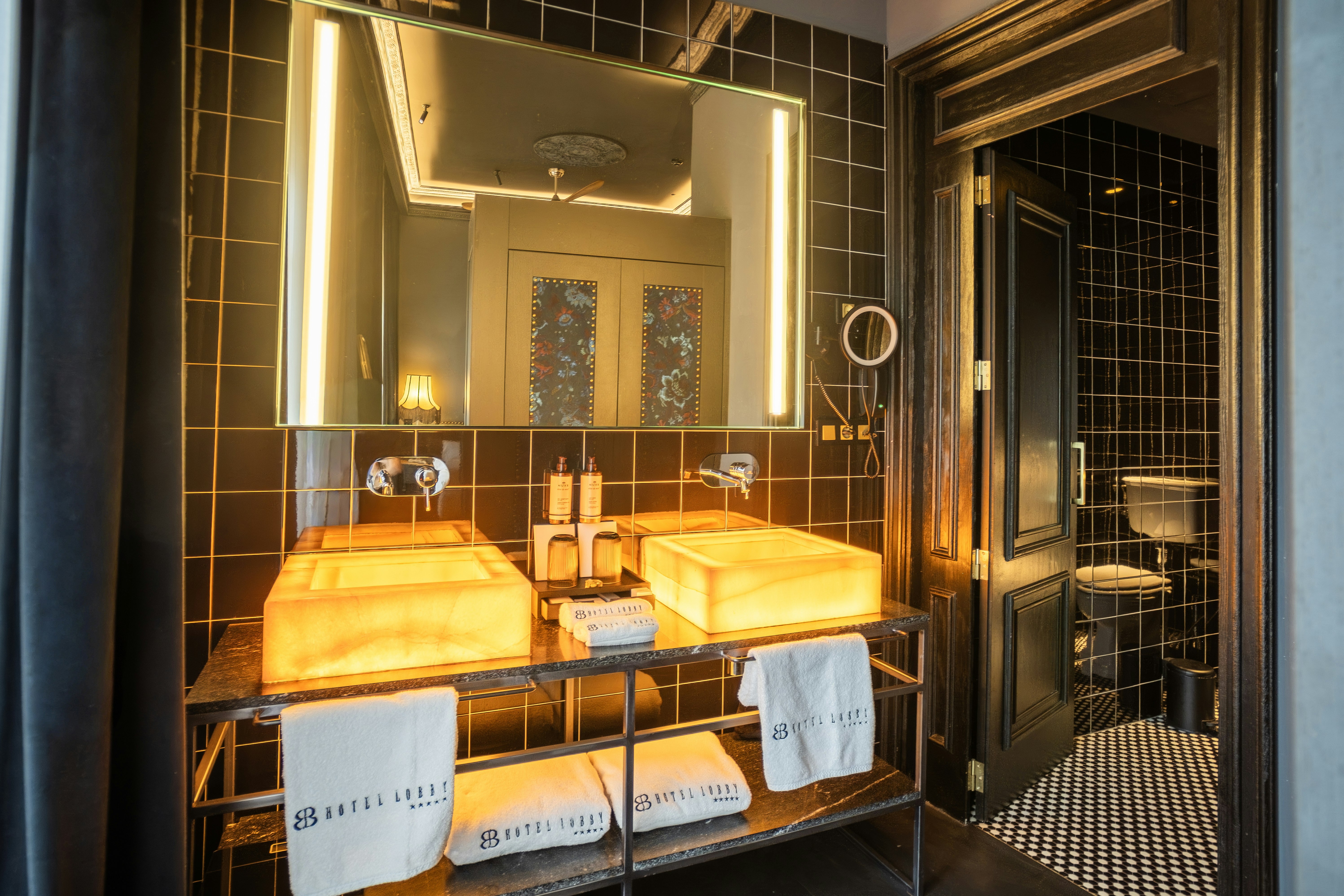 Hotel Lobby Room 58/67