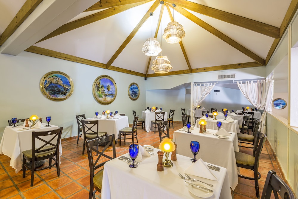 Pineapple Beach Club - Adults Only 31/40