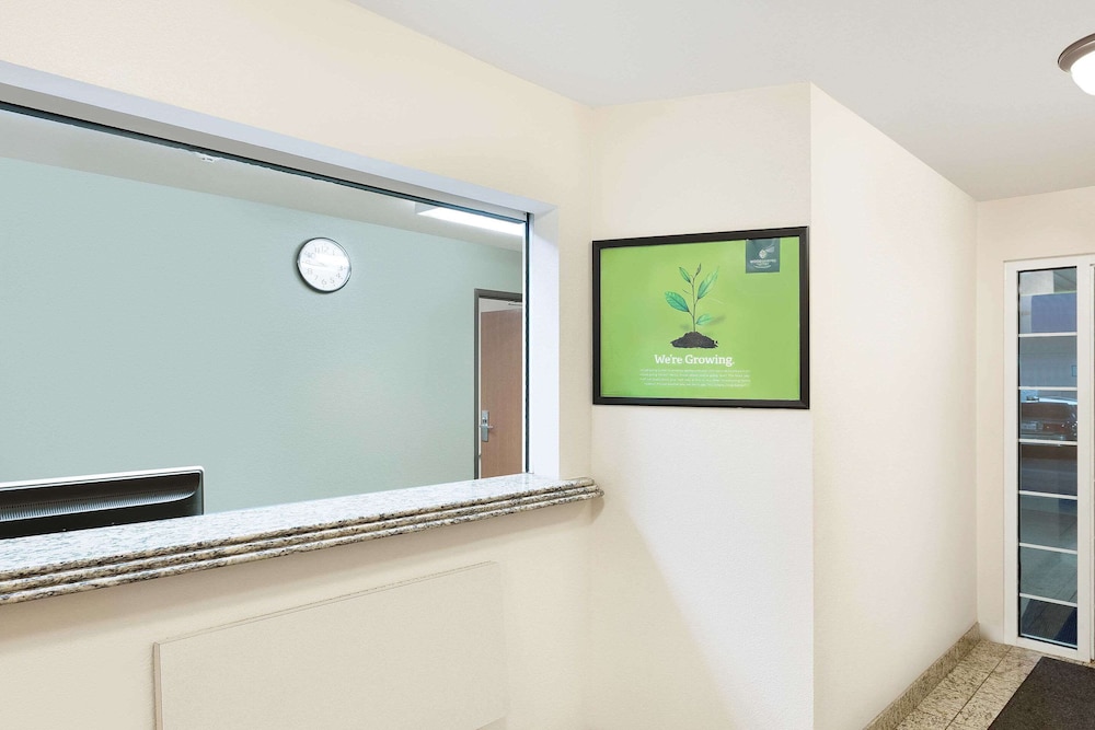 WoodSpring Suites Tyler Rose Garden 14/23