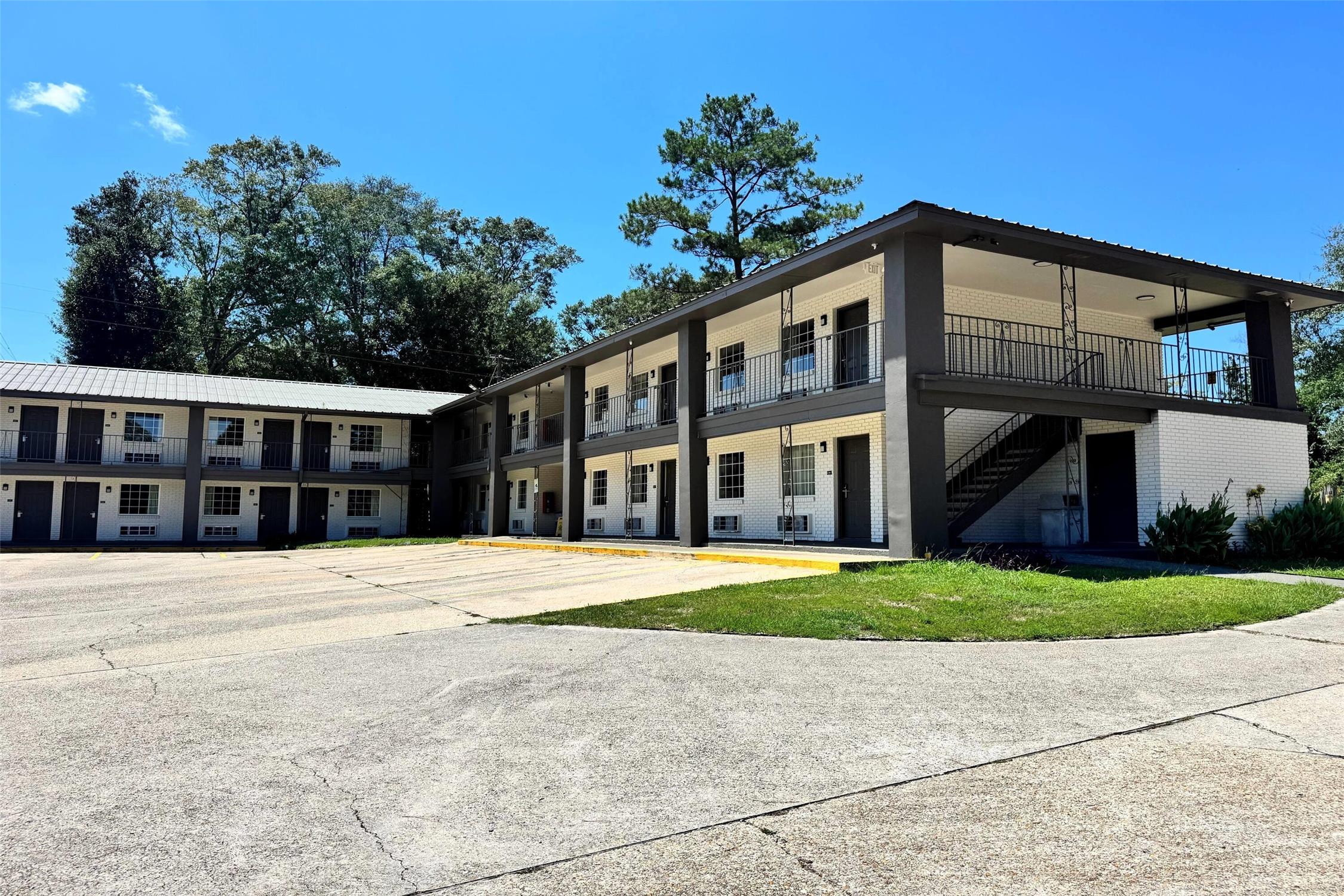 Super 8 by Wyndham Picayune 4/20